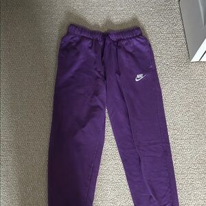 10$ Nike Kids Joggers in Rich Purple